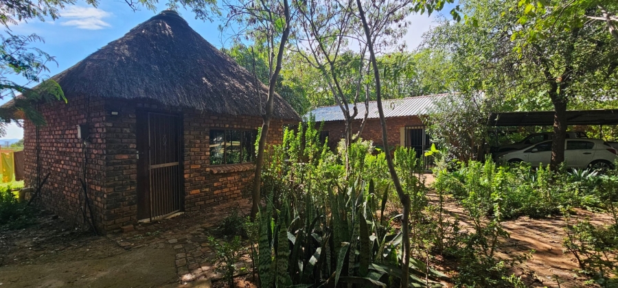 6 Bedroom Property for Sale in Hartbeesfontein North West